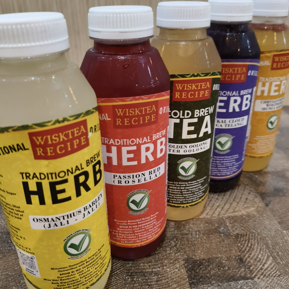 

Herb Tea WISKTEA RECIPE 500 ml ( Phoenix Oolong / Jasmine Pearl / Osmanthus Barley / Chrysantemum Wolfberry / Passion Red / Magikal Cloud/ Golden Oolong )
