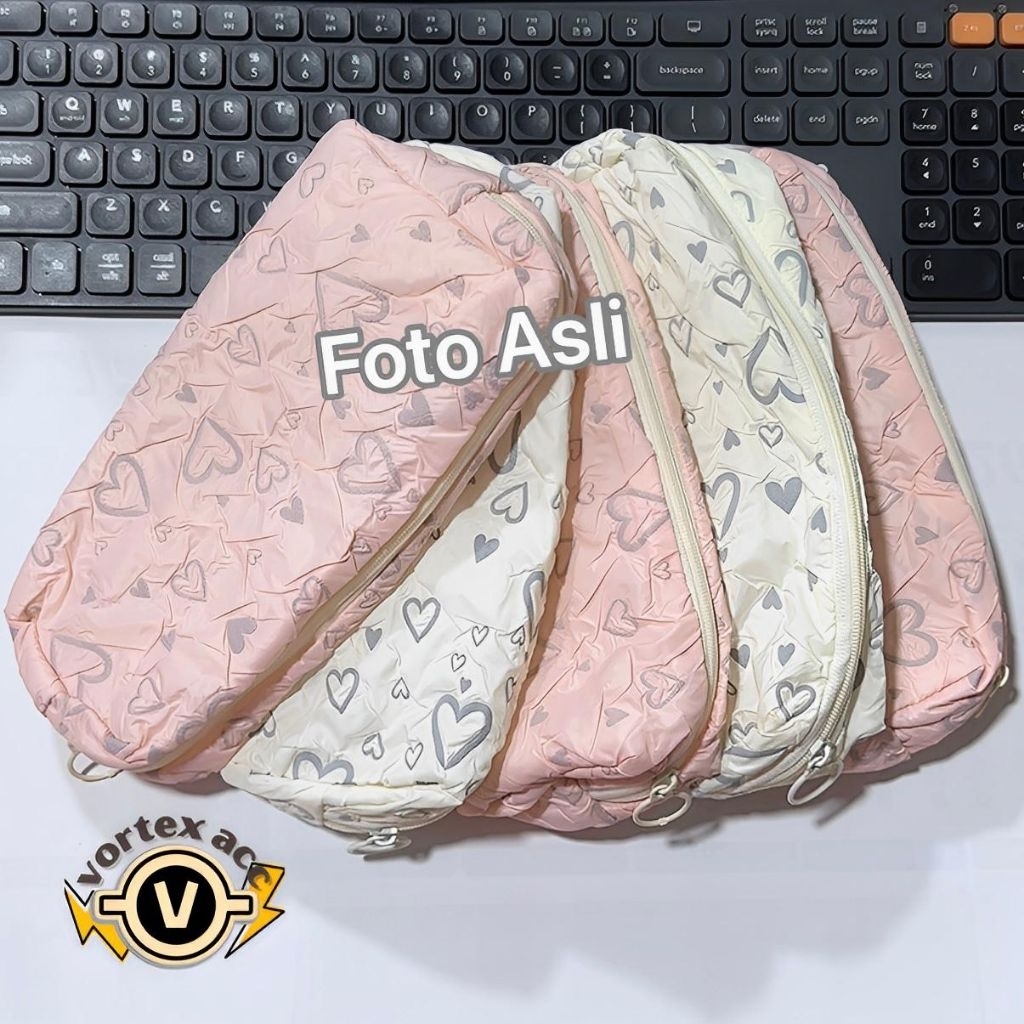 

KOTAK PENSIL LUCU IMPOR MOTIF LOVE STATIONARY BAG BAHAN KAIN SUPER LEMBUT SERBAGUNA SB-7