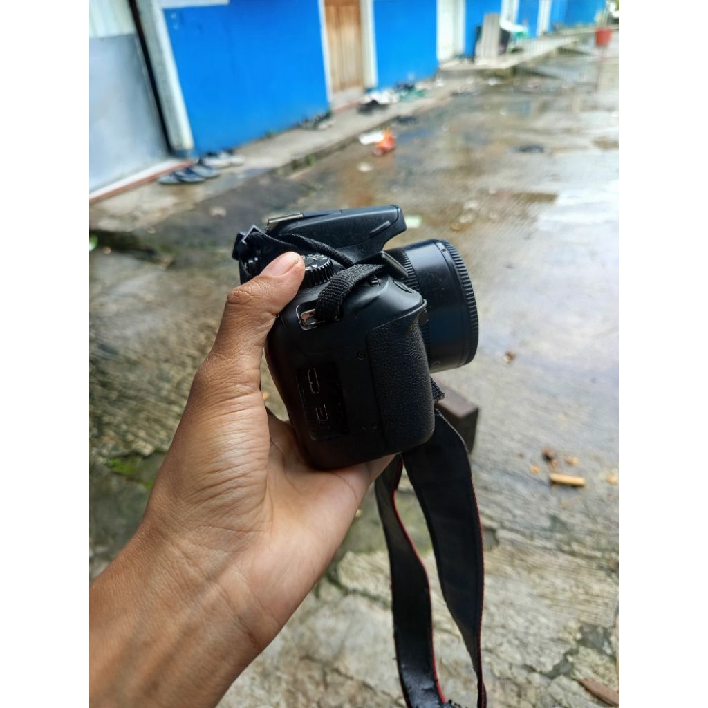 CANON 4000D