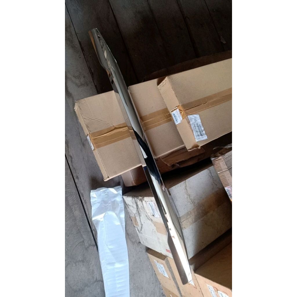 Garnis Tail Gate Garnis Bagasi All New Pajero