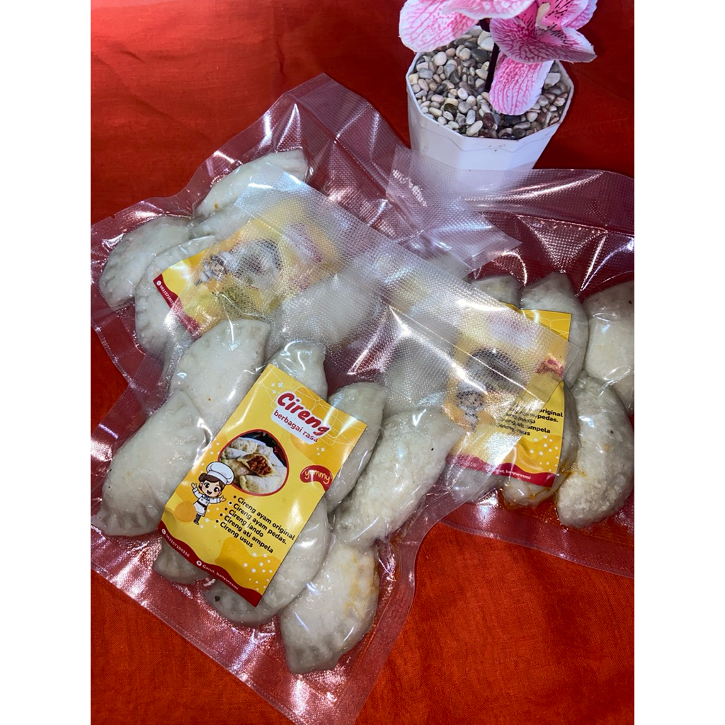 

cireng isi ayam suir pedas/jando ukuran sedang isi delapan cemilan pedas