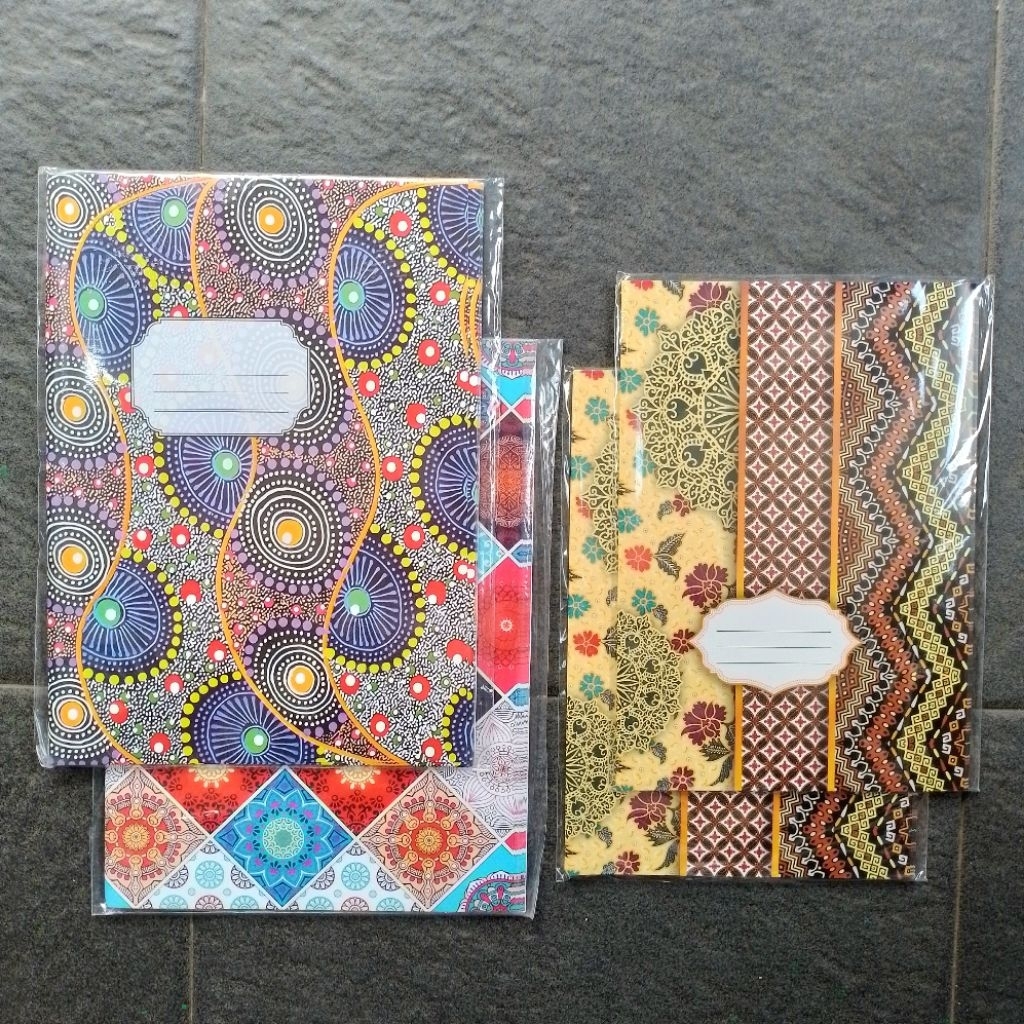 

Sampul Buku Tulis Batik Silver Horse Quarto ( Pendek ) & Boxy ( Panjang ) ( Pak 20 lbr ) [ Original ]