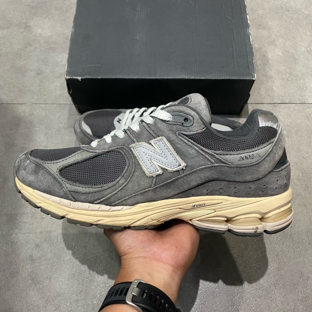 New Balance 2002R Dark Grey #M827