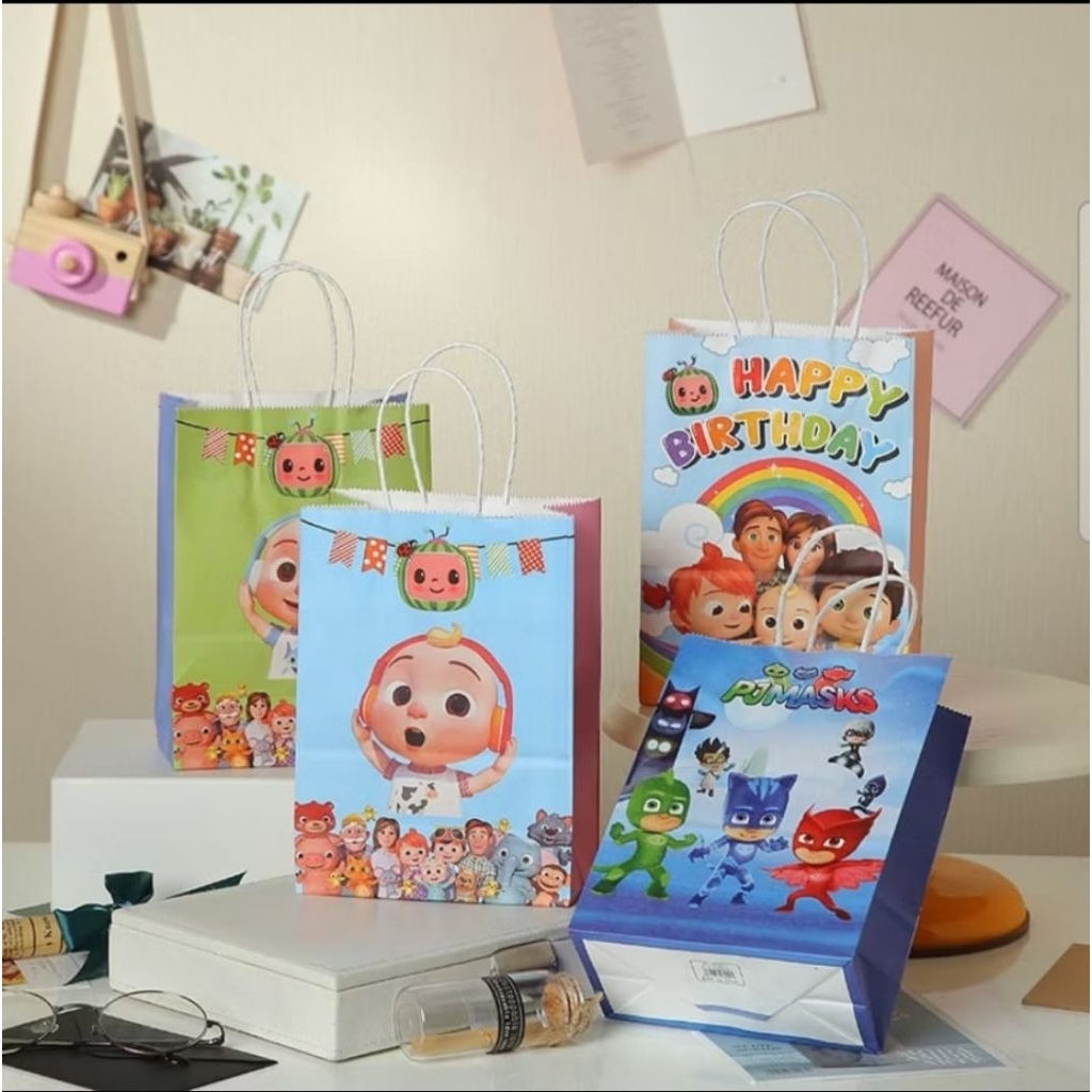 

PAPER BAG TAS KADO HADIAH PESTA ULANG TAHUN /GODDIE BAG SNACK MOTIF COCOMELON