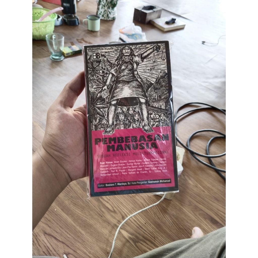 Albert Einstein Benito Mussolini Jean Paul Sartre Herbert Marcuse dll - Pembebasan Manusia Sebuah Re