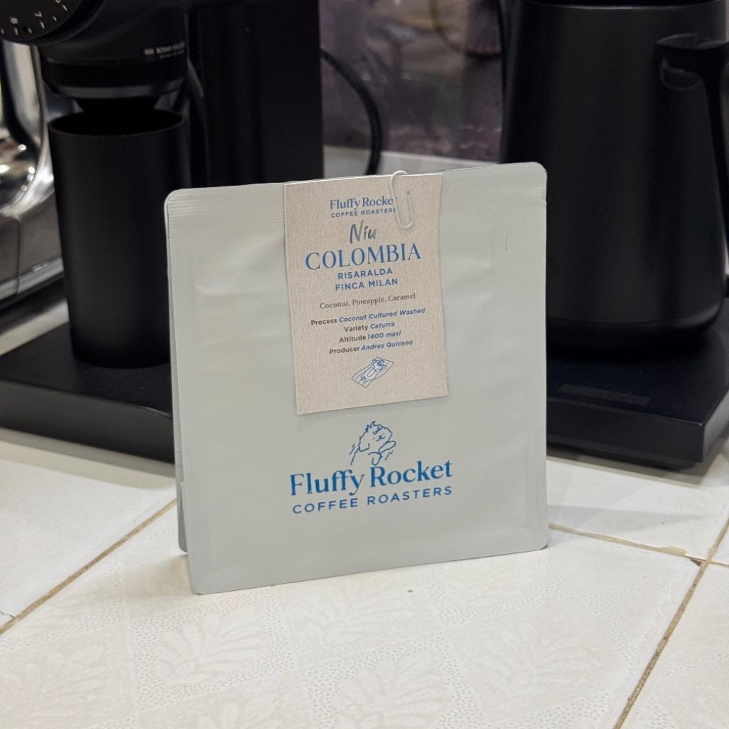 

Fluffy Rocket Coffee Roasters - Niu Colombia Risaralda Finca Milan 10gr Shared Beans Kopi