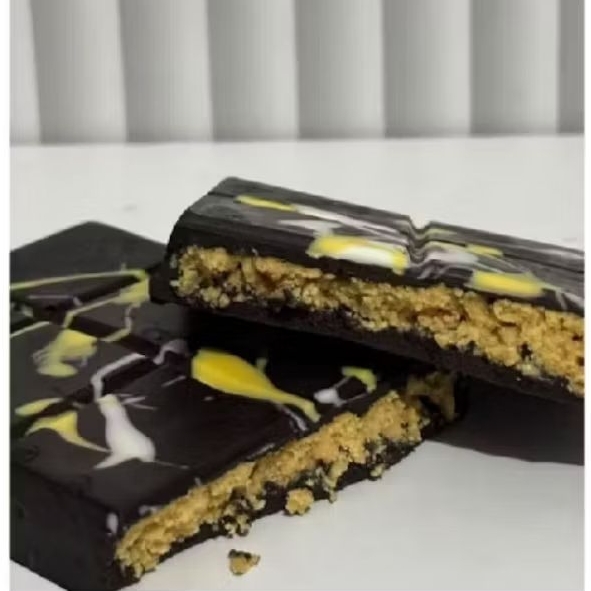 

pink Crispy Pistachio Kunafa Chocolate Dubai C21 Viral /coklat dubai yellow / pecintacoklat