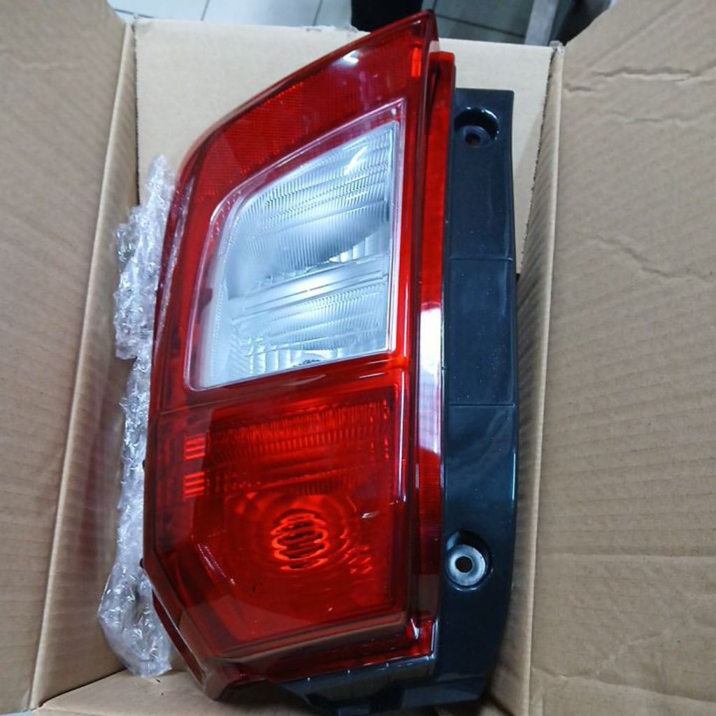 lampu stop kanan toyota calya sigra