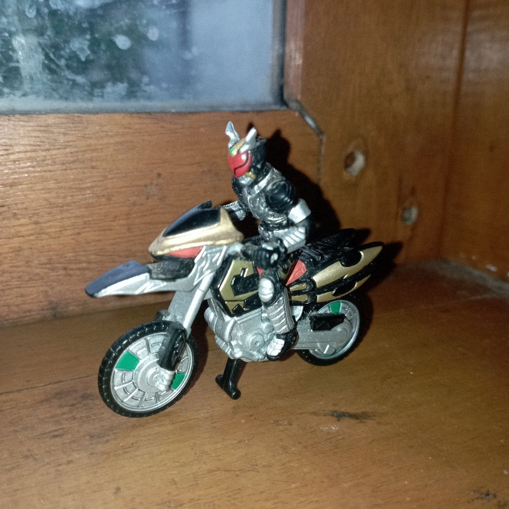 Hotwheels Charawheels CWUE Kamen Rider Chalice Shadow Chaser
