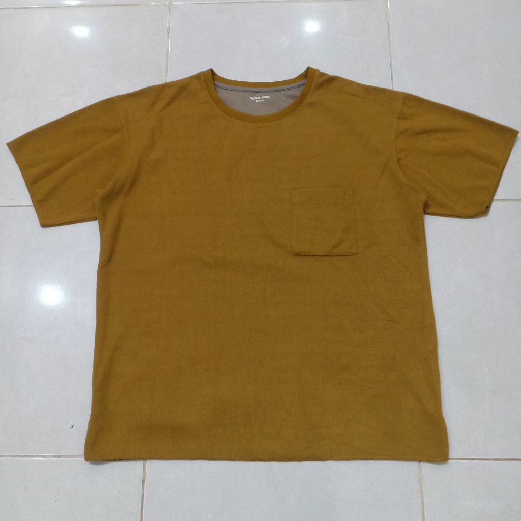 kaos t-shirt cotton Global work pocket basic coklat terang size M oversized original