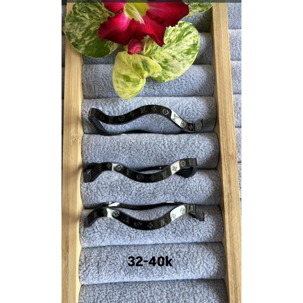 gelang cartier glombang titanium hitam