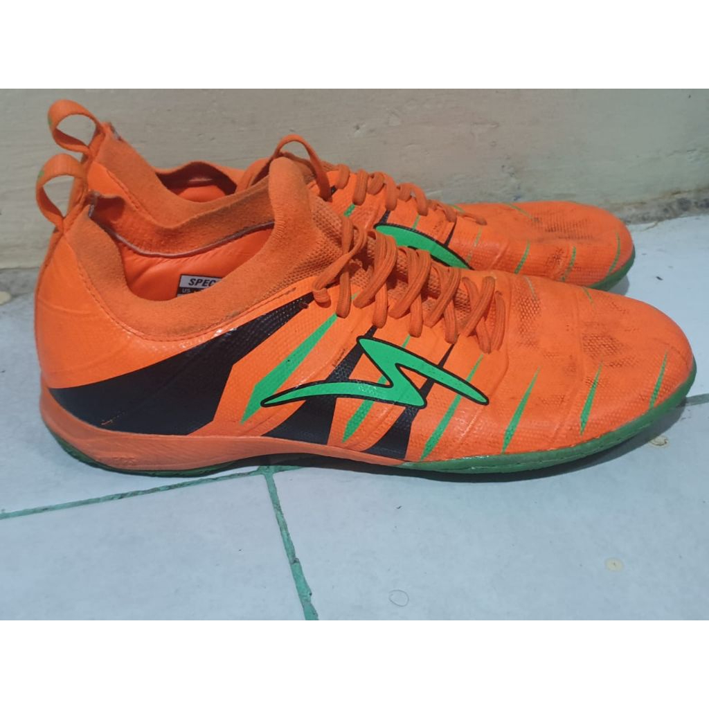 Sepatu futsal Specs Accelerator Velocity 19
