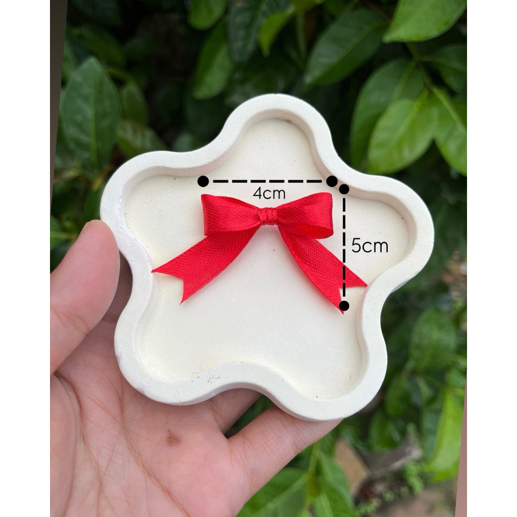 

Pita Kain Siap Pakai – Elegan & Praktis Ukuran 1cm | Hiasan Kado, Souvenir, Craft, Dekorasi