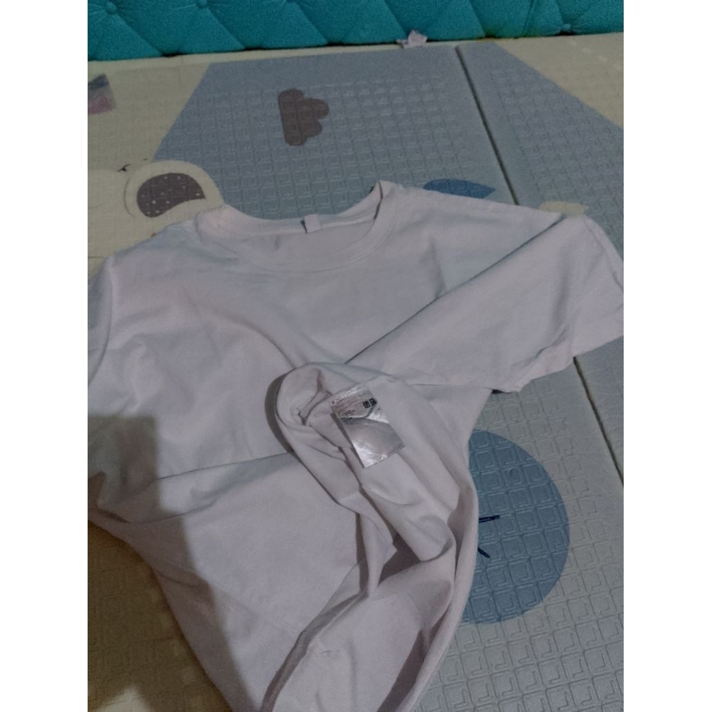 preloved kaos putih uniqlo