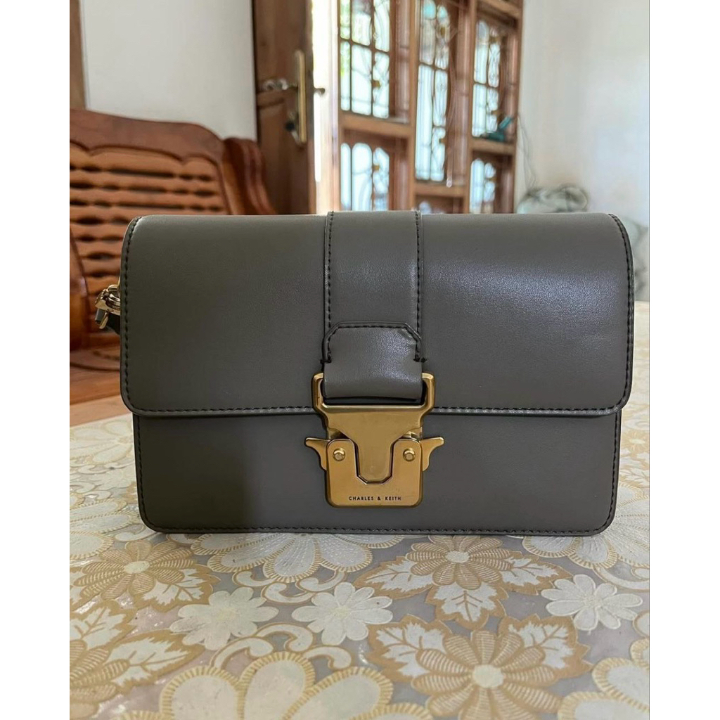 PL pribadi charless and keith