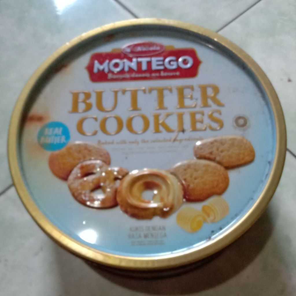 

kaleng bekas montego butter cookies