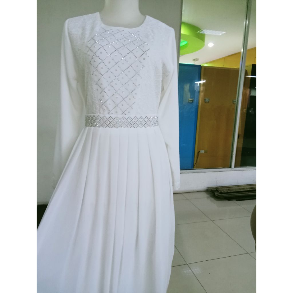 GAUN PUTIH PANJANG MAXI DRESS GAMIS BAHAN FULL CERUTY TEBAL FULL FURING MIX BROKAT WARNA PUTIH BW DA