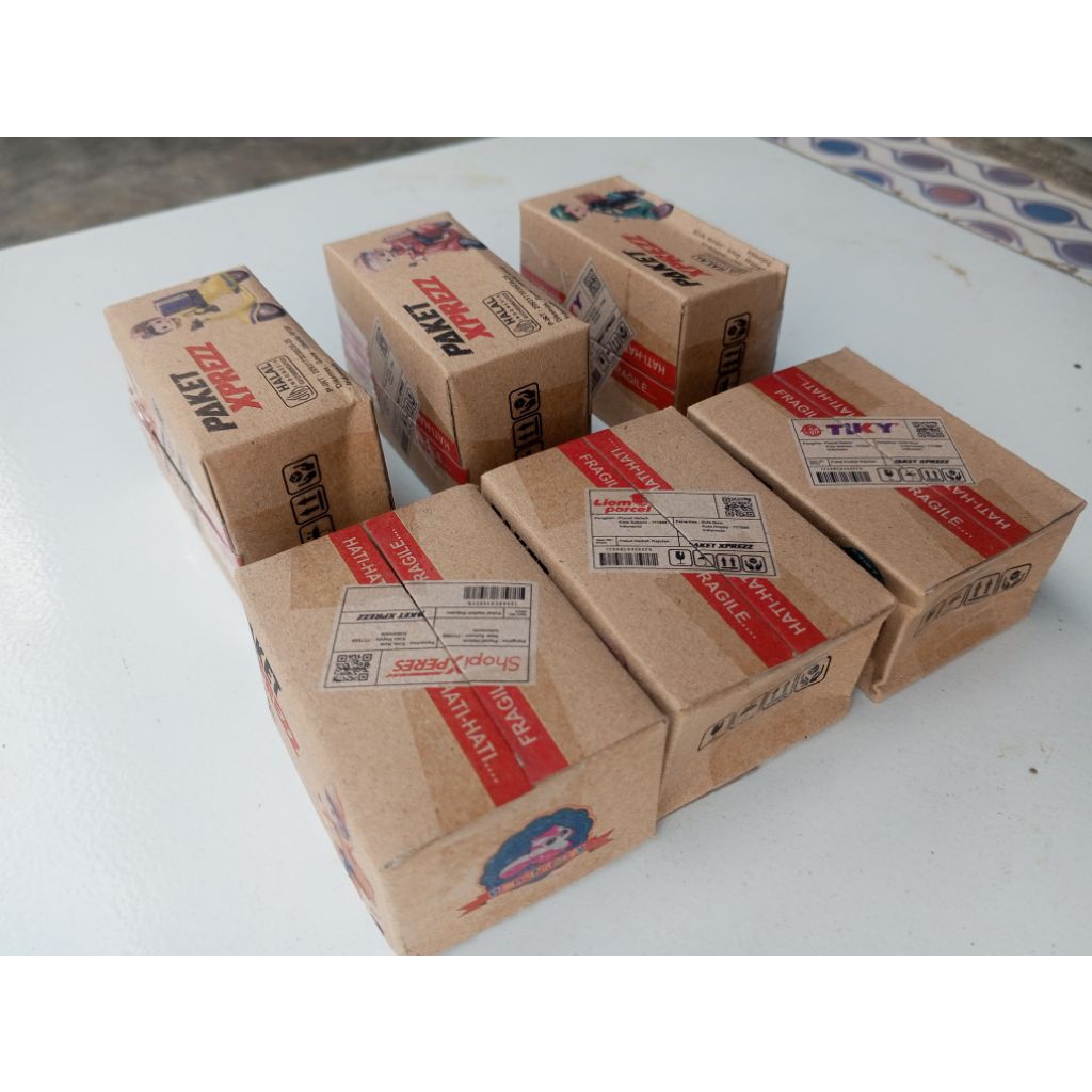 

paket kado, kadoan bentuk paket berhadiah berbagai macam mainan, 1 pak isi 20 pcs