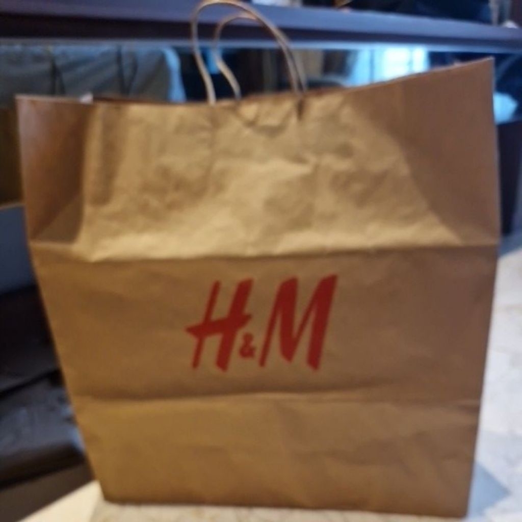 

Paper Bag Pull&Bear size L, Paper Bag H&M Besar Original
