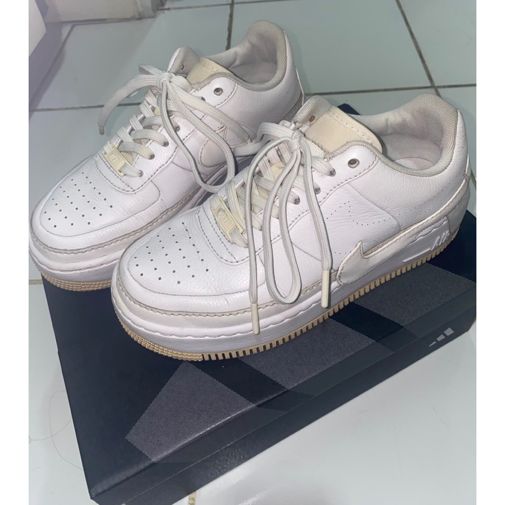 sepatu Nike size 37,5 preloved