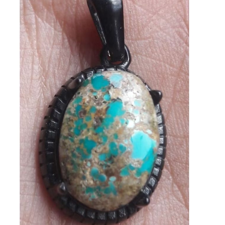 liontin batu pirus Persia