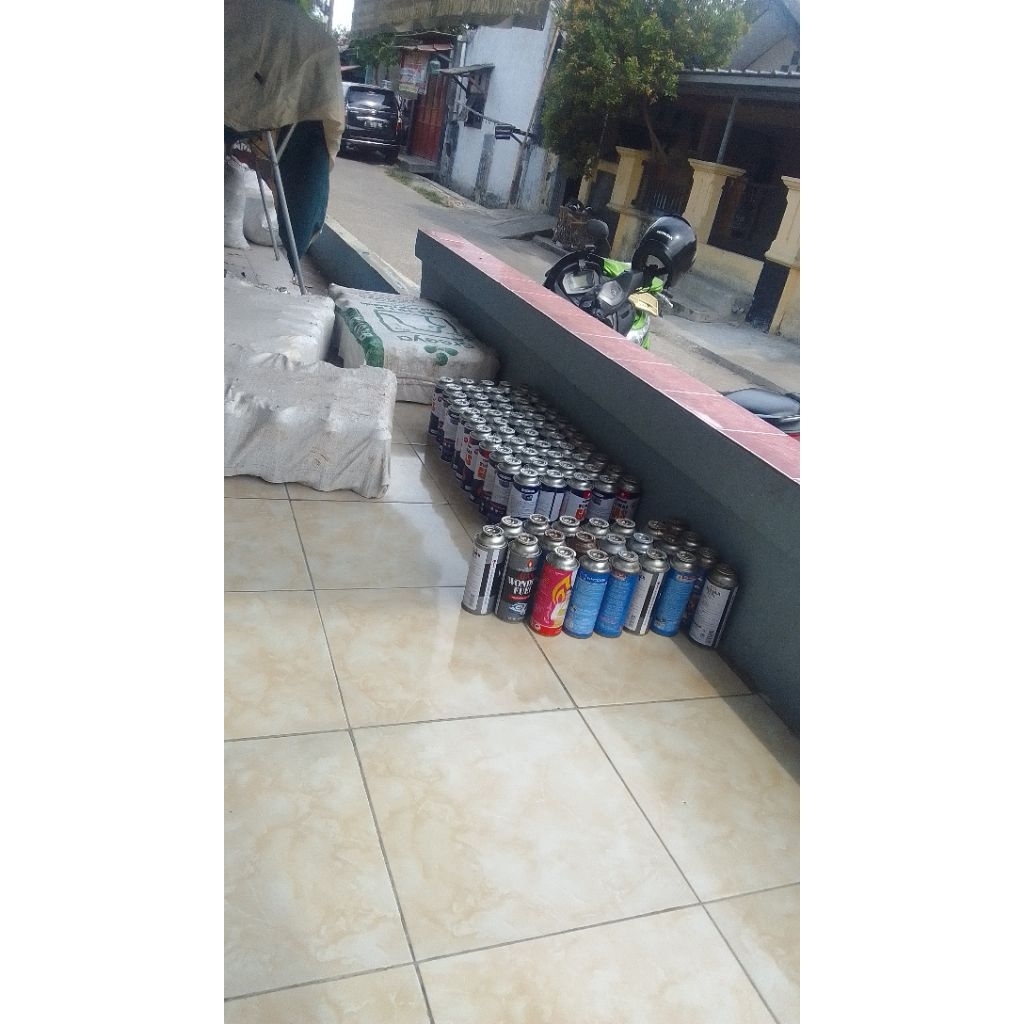 kaleng gas kosong