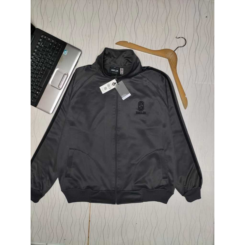 Tracktop Jaket Pria Wanita Casual Brand Suke.co Warna Abu Tua List Bahu Premium Quality
