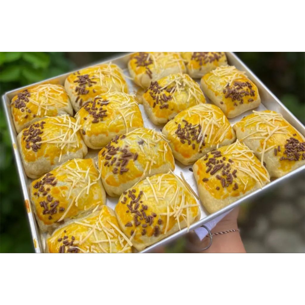 

Bolen Pisang Coklat Homemade Fresh dari Oven isi 10 pcs