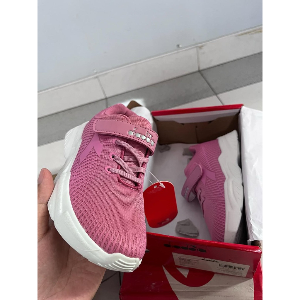 Sepatu anak diadora