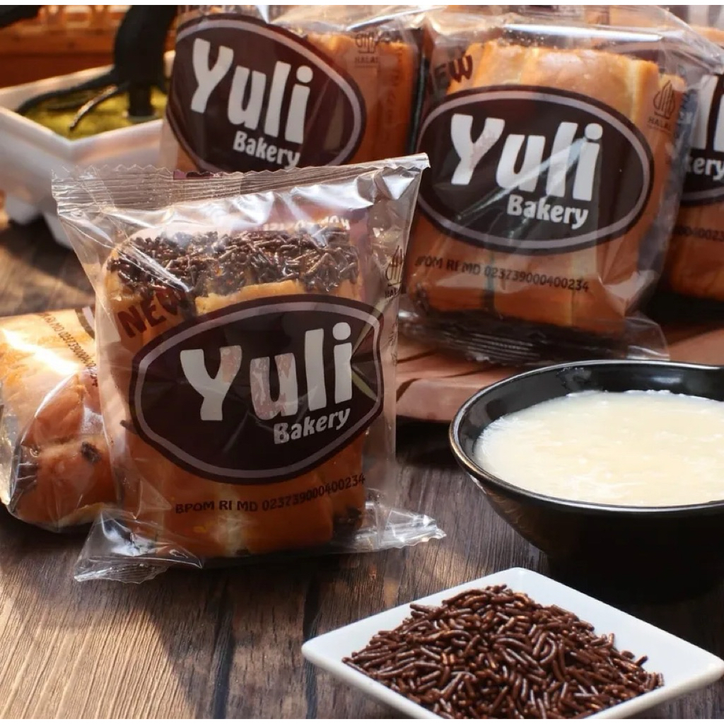 

Roti Yuli Roti Gulung (Roll Bread) Fla Susu Legit dengan topping Coklat Meises
