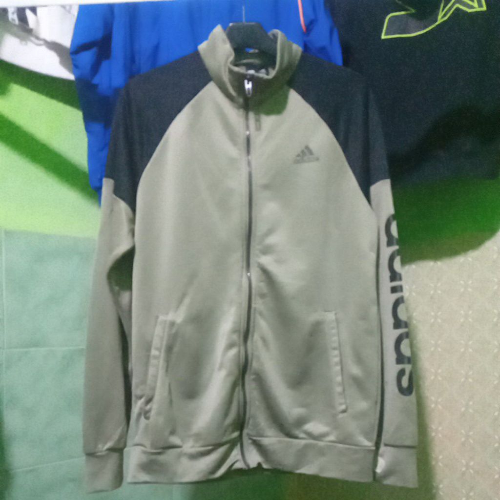 (THRIFT) Tc Adidas M fit L