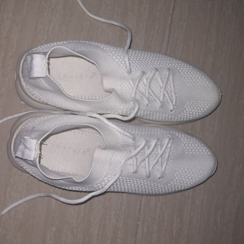 Sepatu Laviola Putih