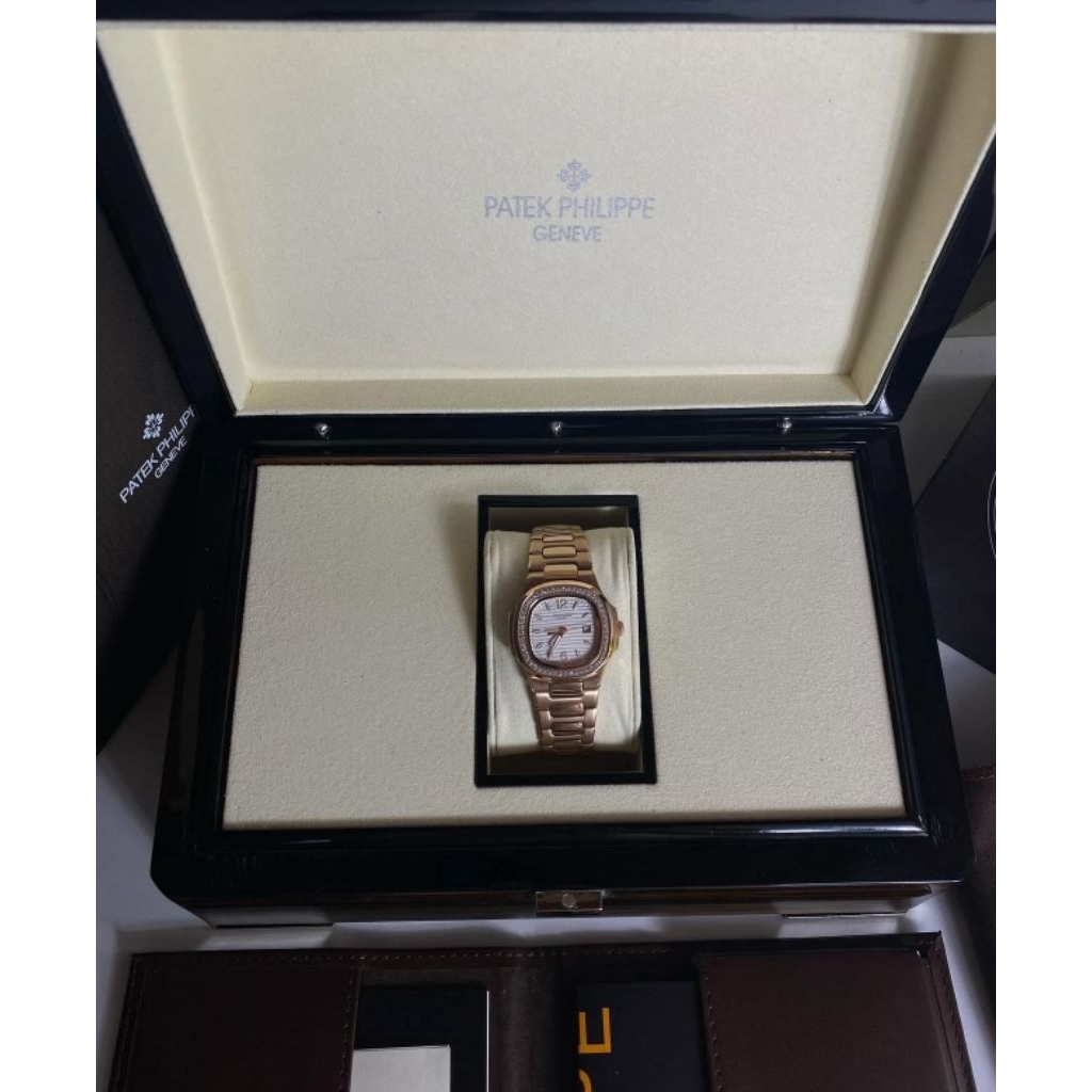 preloved th 23 nautilus lady rose gold diamond Bezel watch Authentic