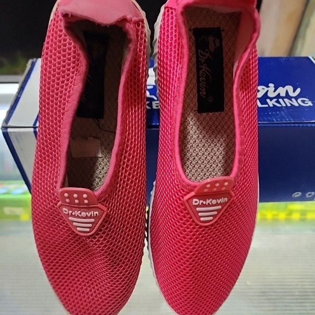 sepatu sport dr.kevin