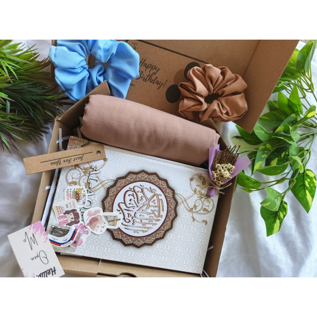 Hampers Cewek Hijab Set Scrunchie Dan ALQURAN A5 | Hadiah Ulang Tahun Cewek, Wisuda, Anniversary, Ha