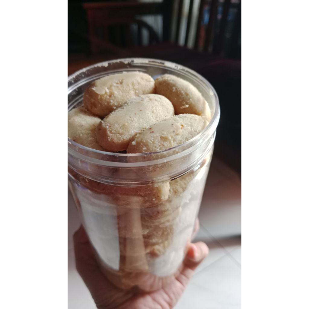 

kue kacang bimoli