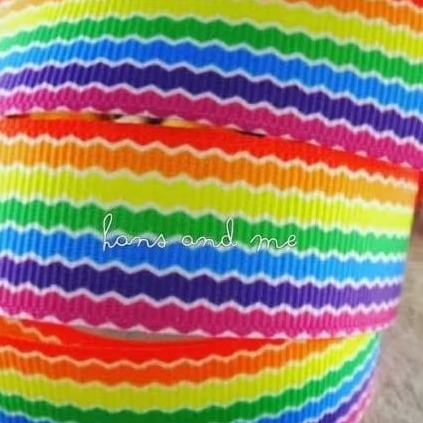 

Pita Grosgrain Pelangi Gelombang