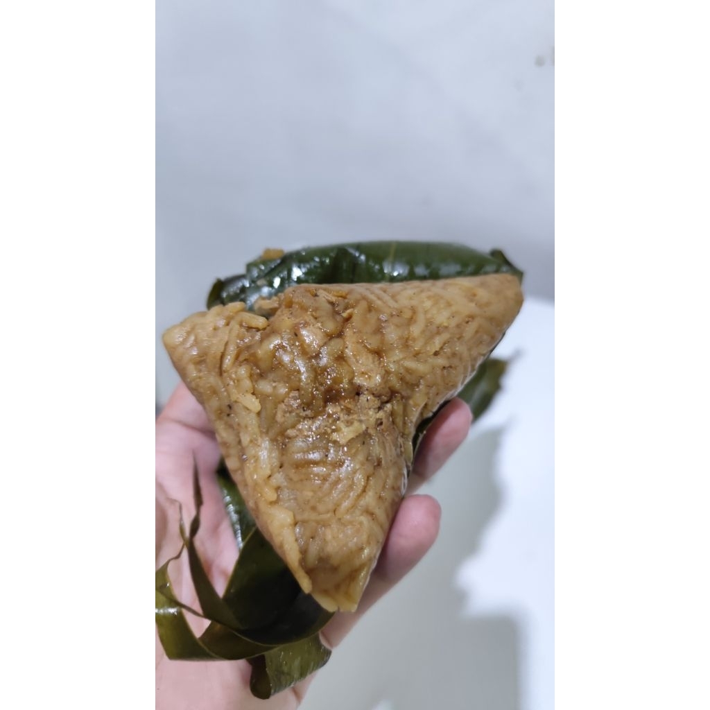 

Bacang nasi / beras / bacang daging mix telur asin / bacang kalimantan