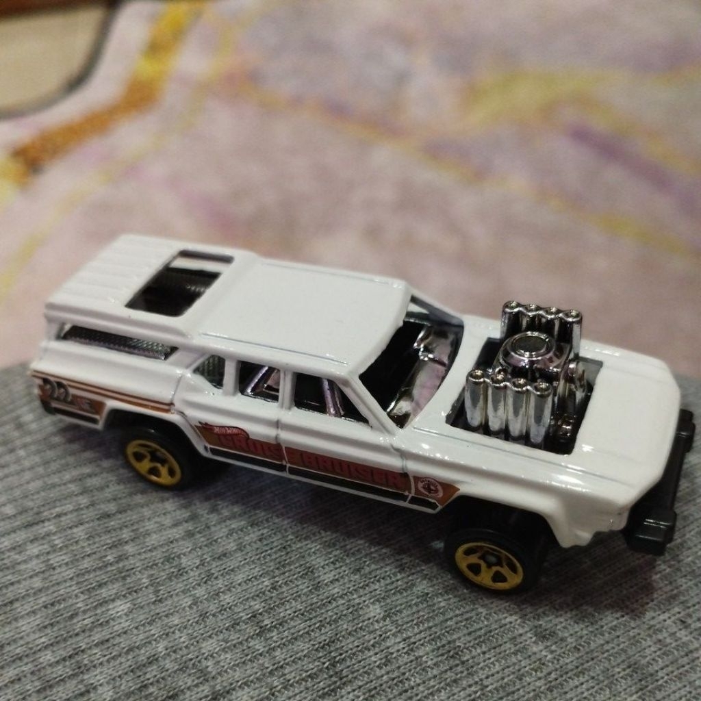 Sale  Loose Hotwheels Cruise Bruiser Putih