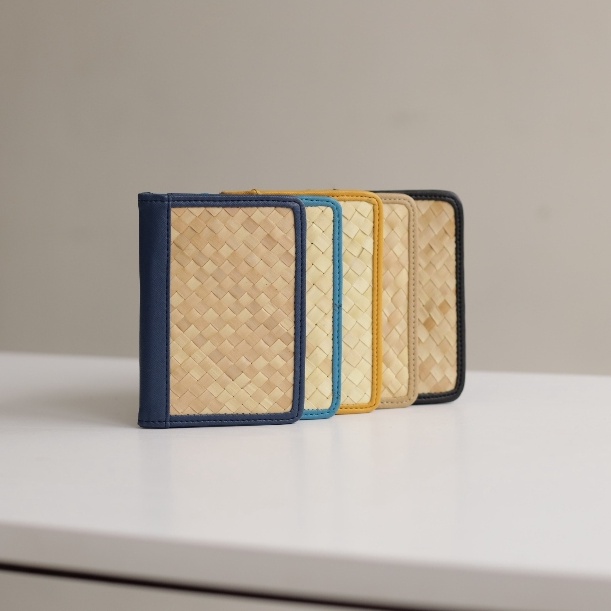 KODE E55A DUANYAM  Cover Paspor  Anyaman  Boru Passport Cover  Pelode Plain