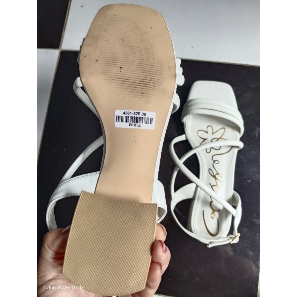 preloved sepatu sandal merk GOSH