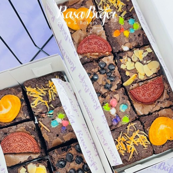 

BROWNIES PANGGANG BROWNIES FUDGE TOPPING MIX RASA BOGOR