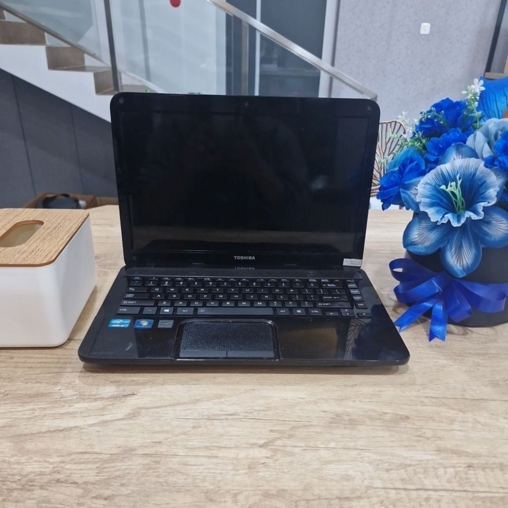 Toshiba Satellite L840 Laptop 14 inci