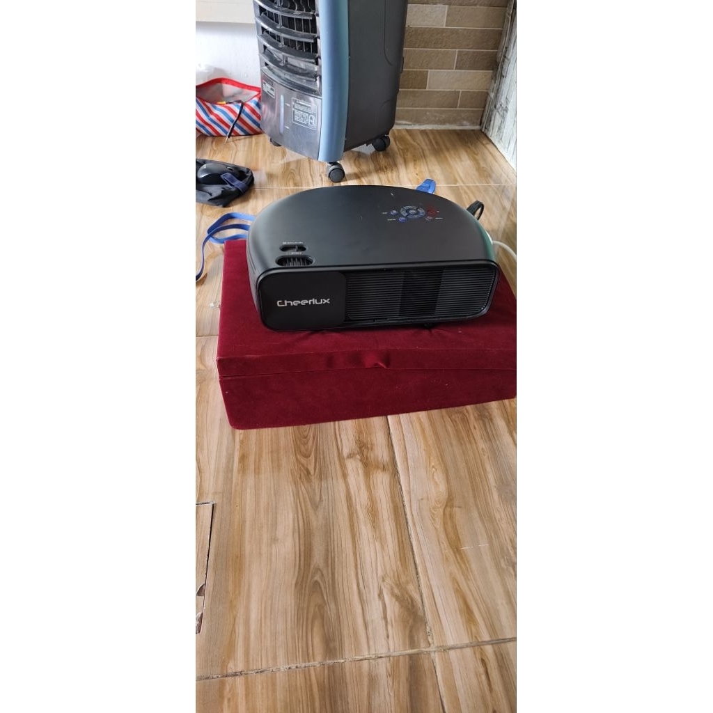 Cherlux Proyektor Mulus