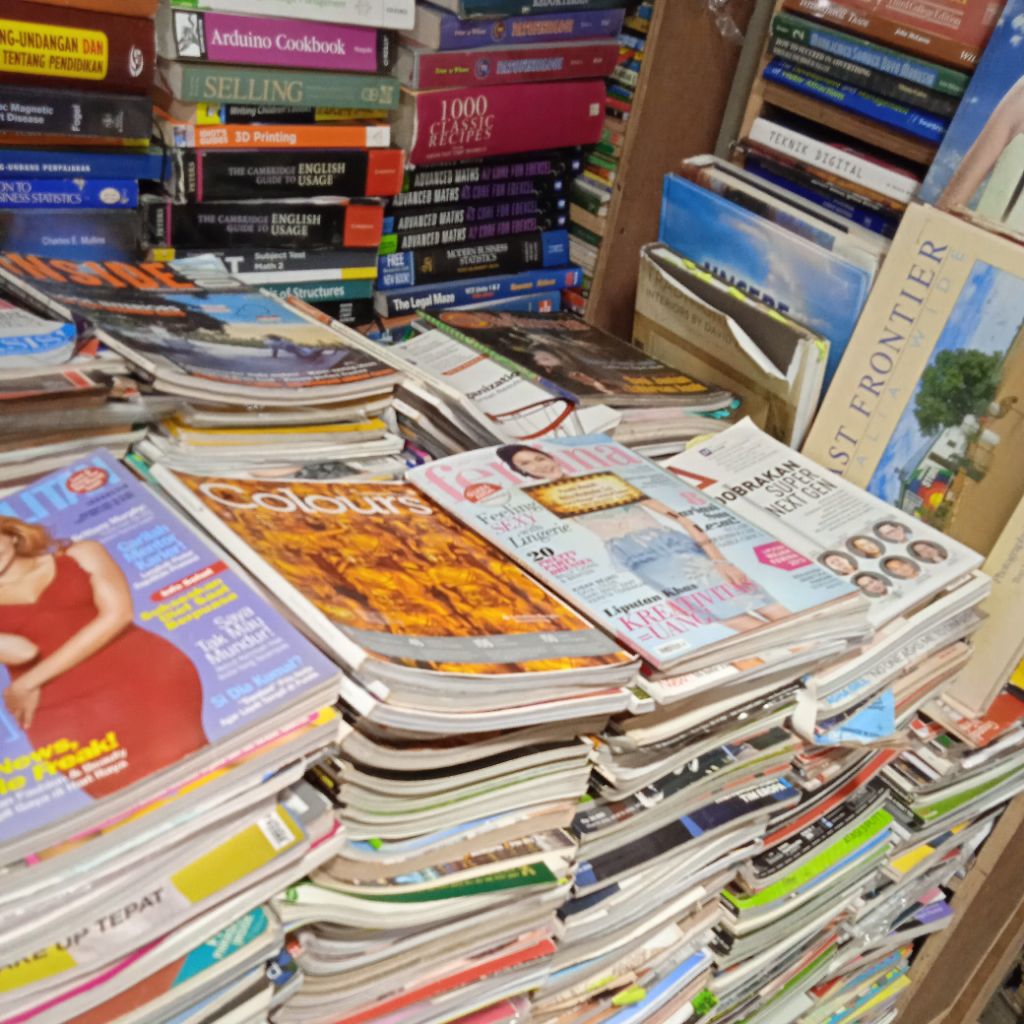 majalah bekas 1 kilo 4 buku bekas original