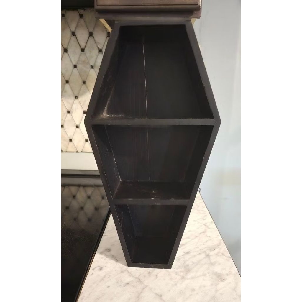 rak tempel dinding boneka kecil warna hitam rak untuk ditempel di dinding