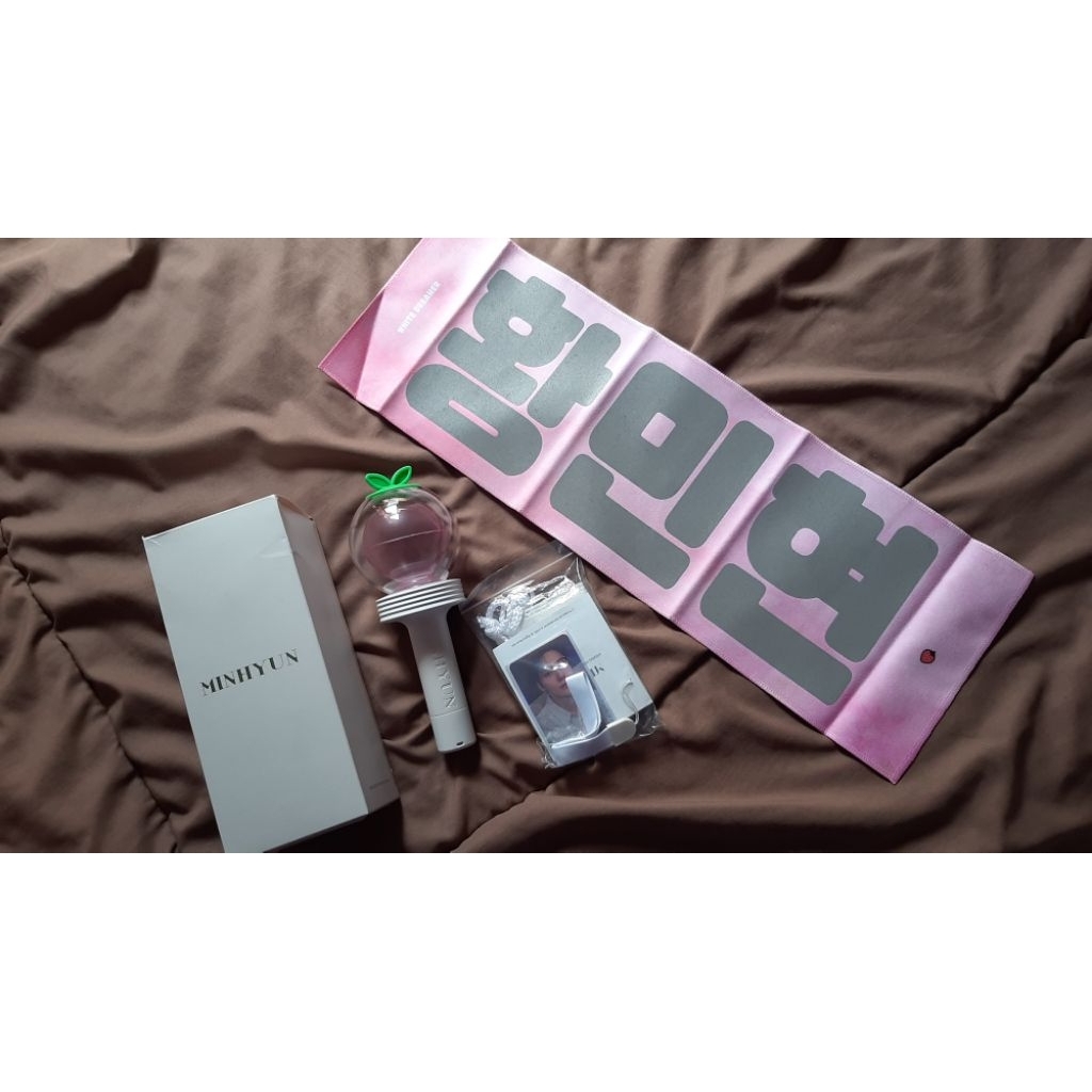 LIGHTSTICK HWANG MINHYUN BONUS SLOGAN + PC UNVEIL JKT