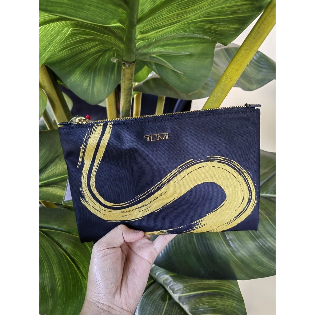 Pouch tumi