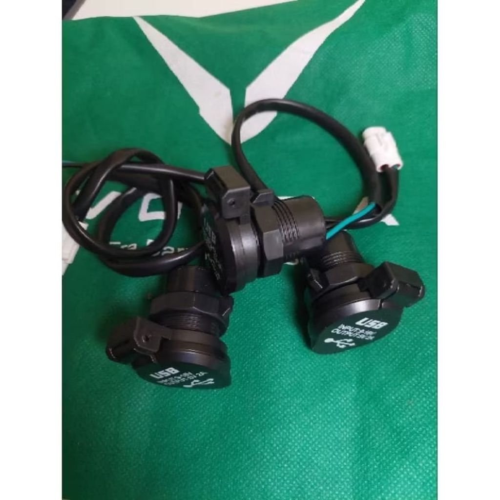 port USB charger motor listrik VOLTA