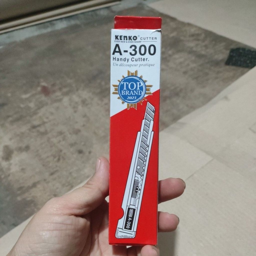 

Pisau Cuter tajam merek KENKO A-300
